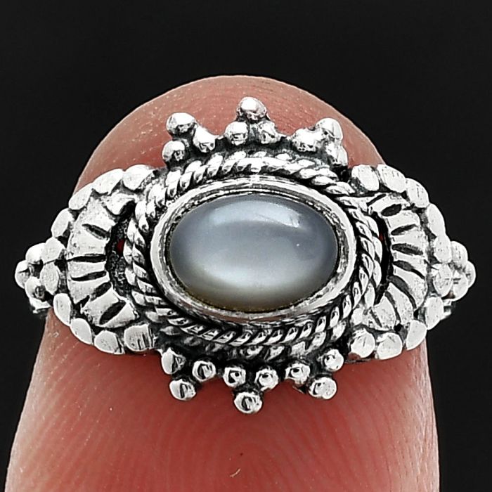 Srilankan Moonstone Ring size-5 SDR242713 R-1726, 7x5 mm