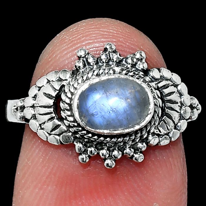 Rainbow Moonstone Ring size-8 SDR242726 R-1726, 7x5 mm