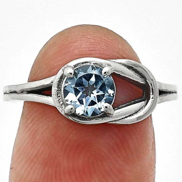 Sky Blue Topaz Ring size-7.5 SDR243380 R-1215, 6x6 mm