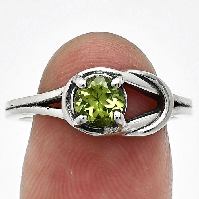 Peridot Ring size-8 SDR243389 R-1215, 6x6 mm