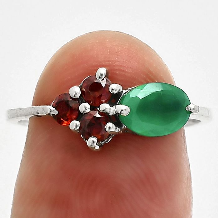 Green Onyx and Garnet Ring size-7.5 SDR243479 R-1250, 7x5 mm