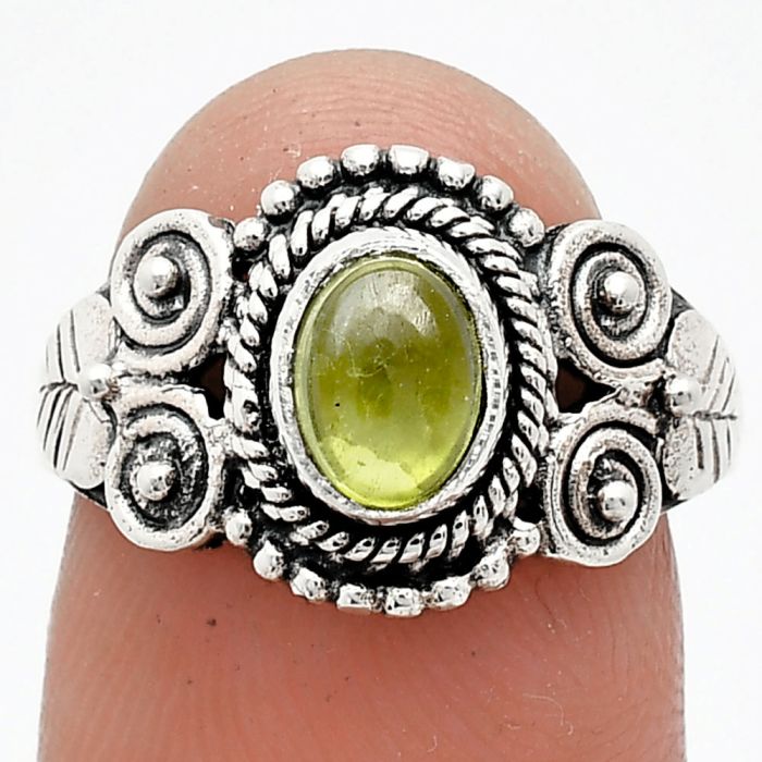 Peridot Cab Ring size-7 SDR243597 R-1280, 7x5 mm